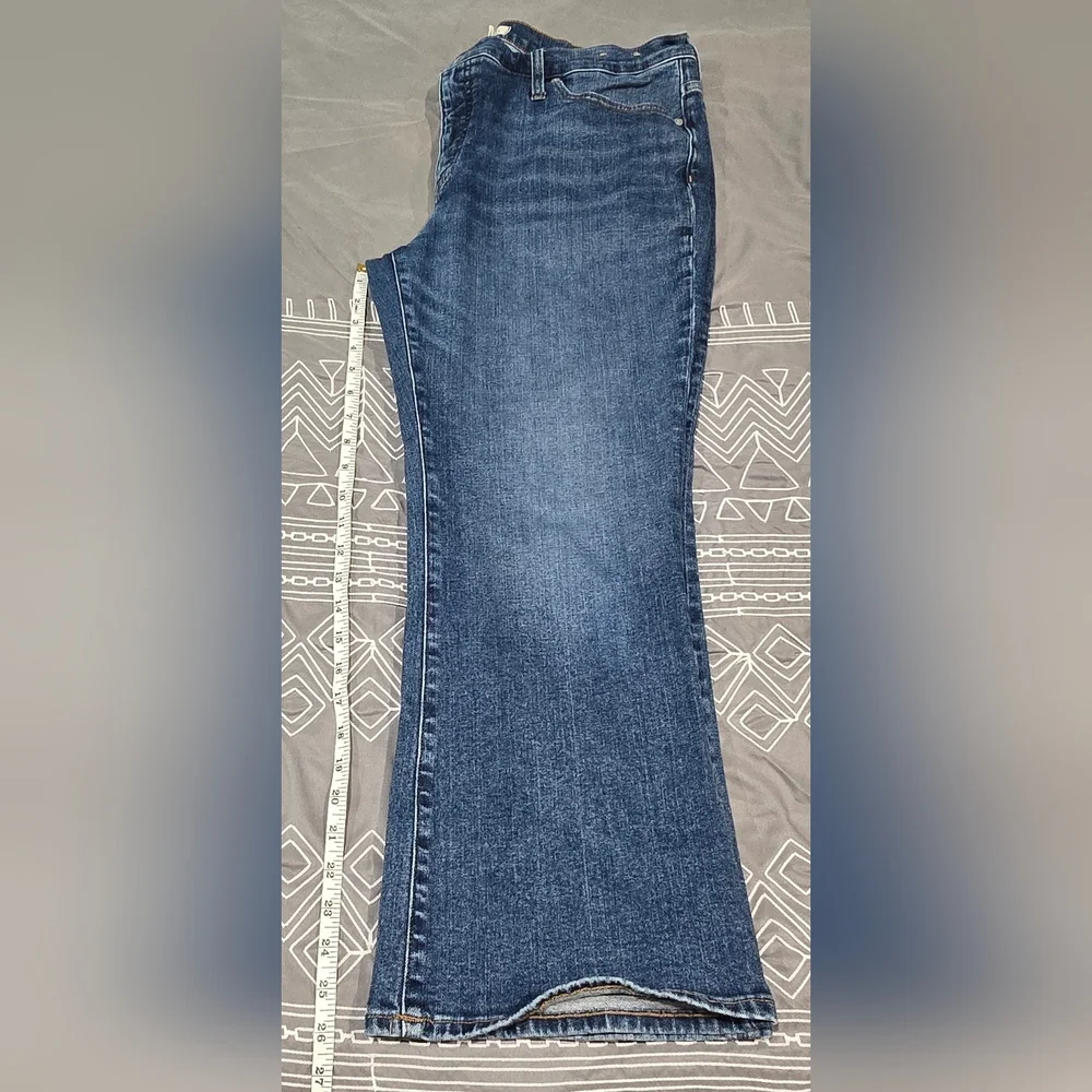 Madewell Midrise Kick Out Jeans Size 33 - Picture 3 of 8